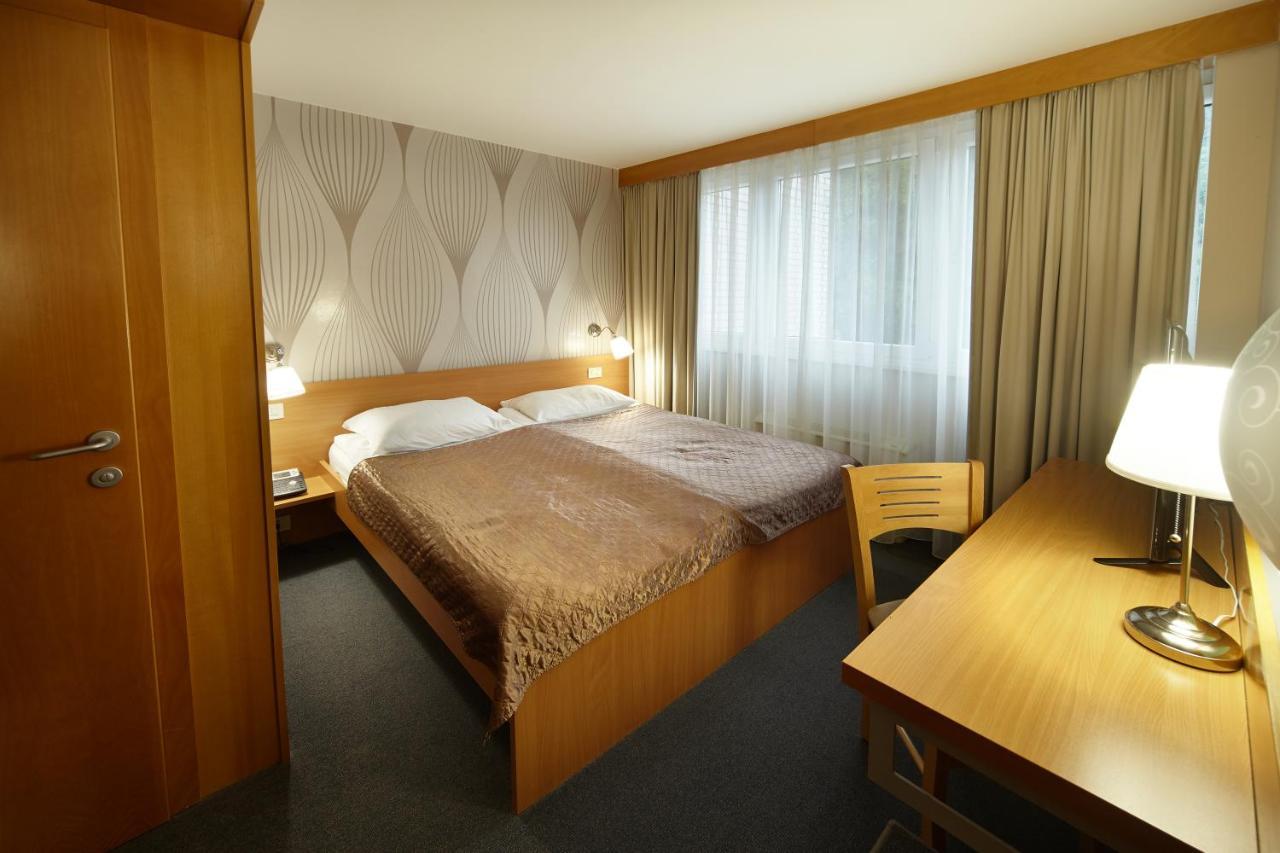 Hotel Vita - Terme โดแบร์นา ภายนอก รูปภาพ